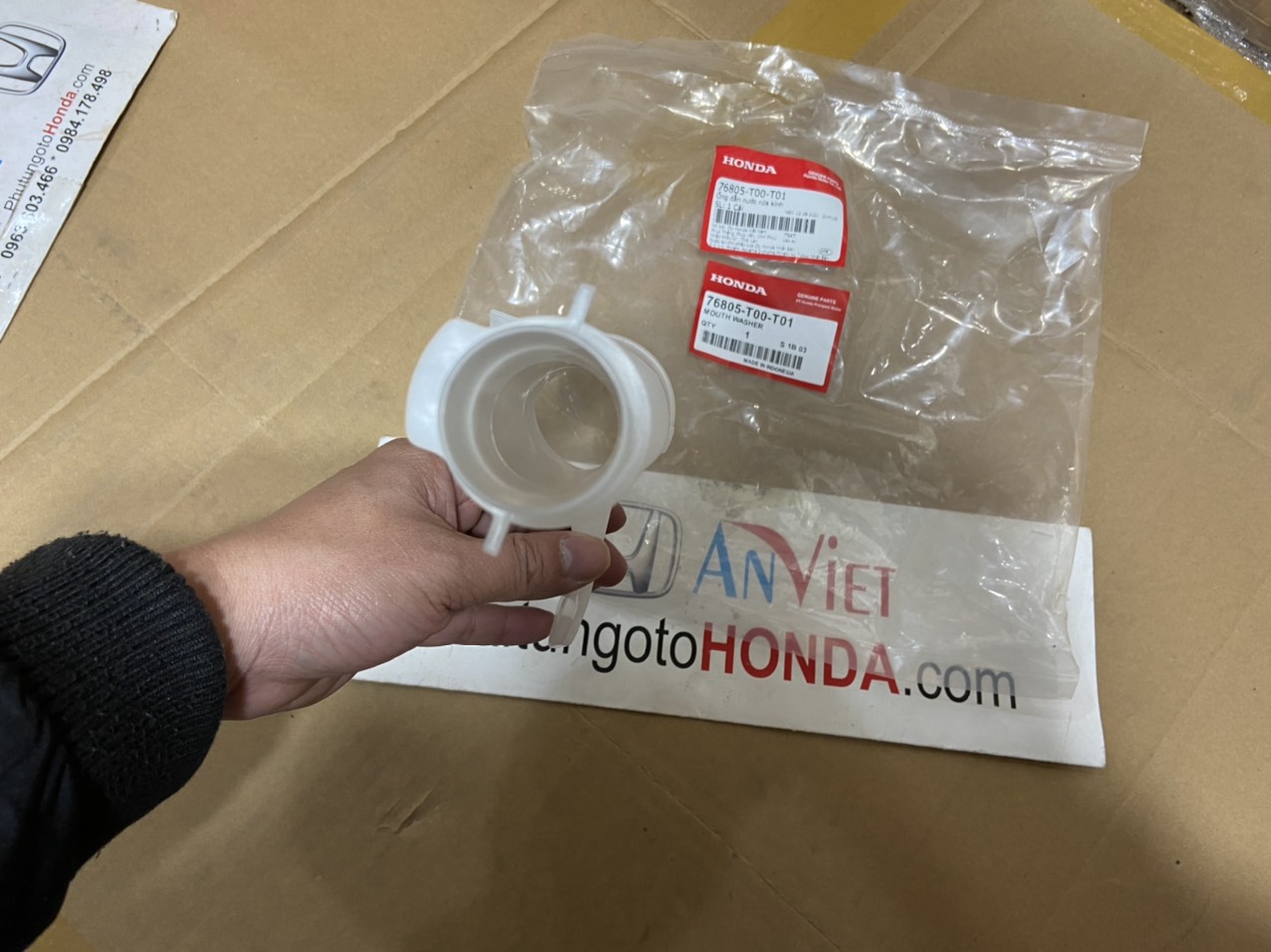 Cổ bình nước rửa kính xe Honda CITY 2021-2022